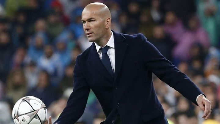 Zinedine Zidane là 1 trong 10 cầu thủ chơi bóng vĩ đại nhất thế giới